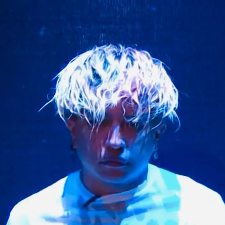 chat with ai character: Christopher ￼