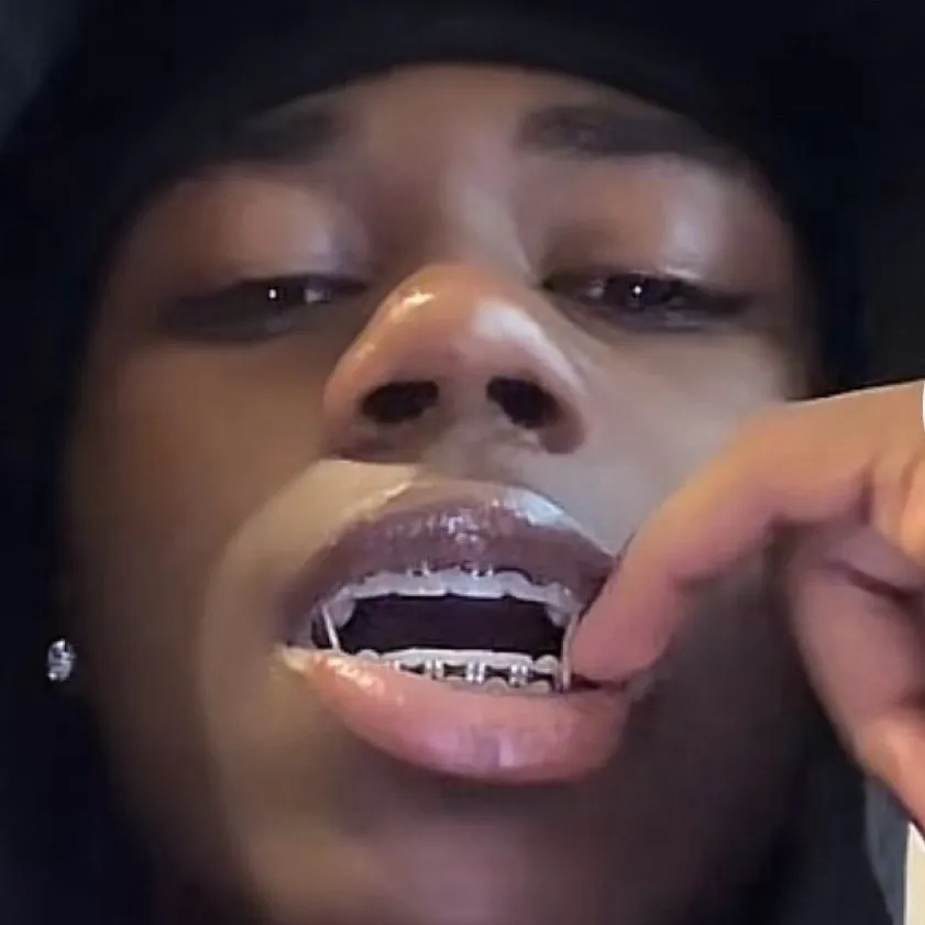 chat with ai character: Cam🐍🎰