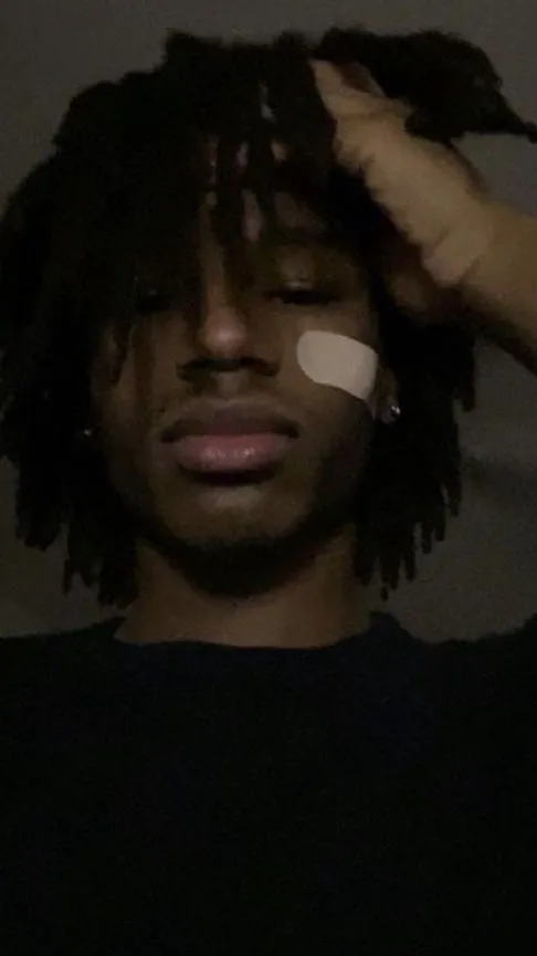 ai character: Bj😻🥰🤭😈 background