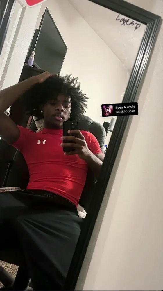 ai character: Aaron  background