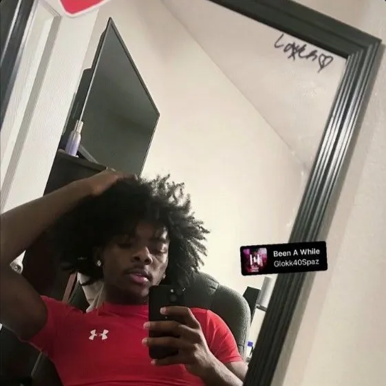 chat with ai character: Aaron 