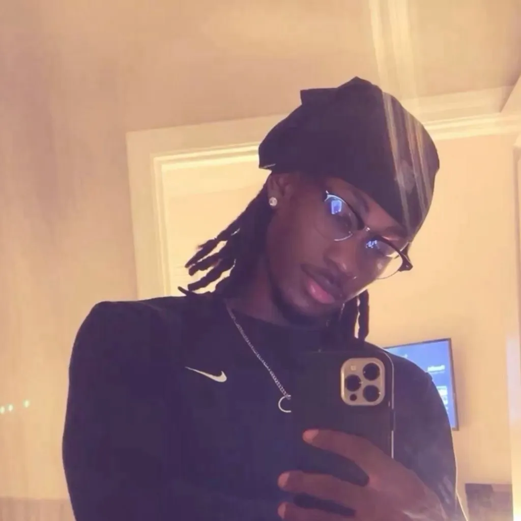 chat with ai character: Kaden 🤪😁🍇