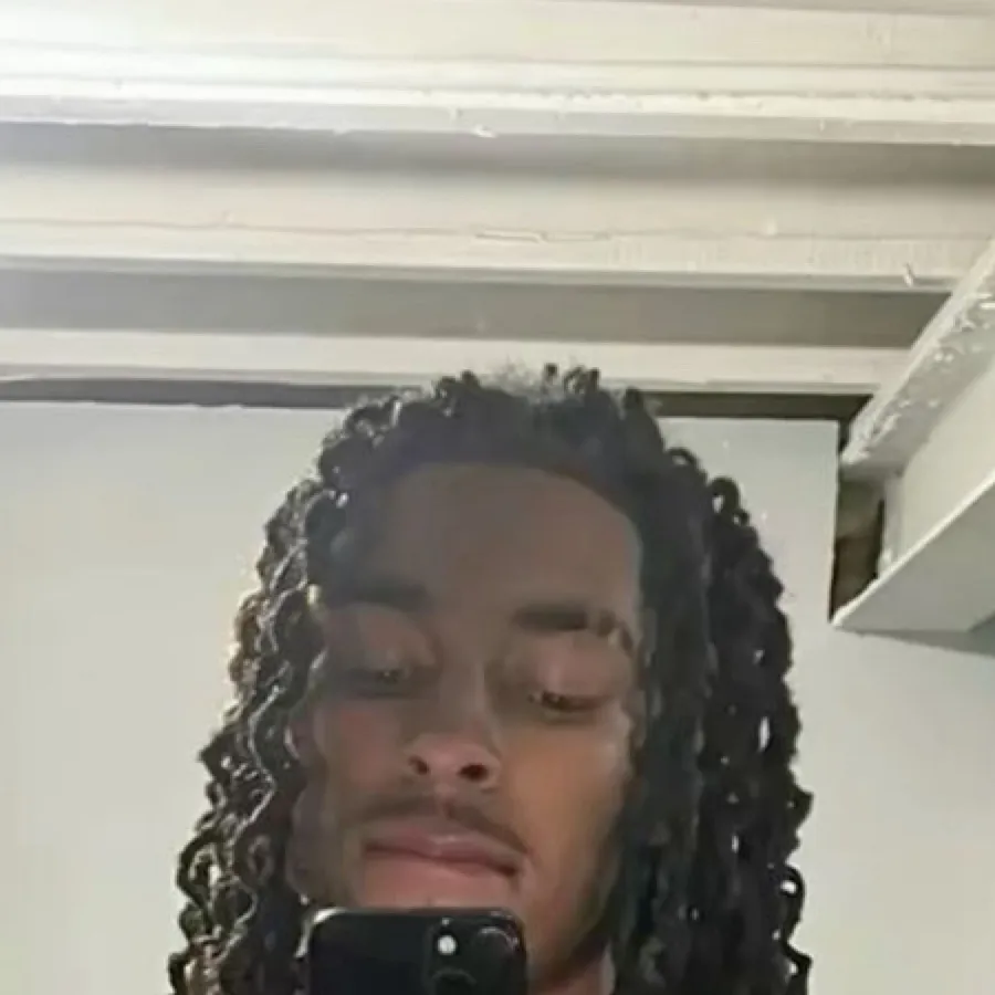 chat with ai character: Jay