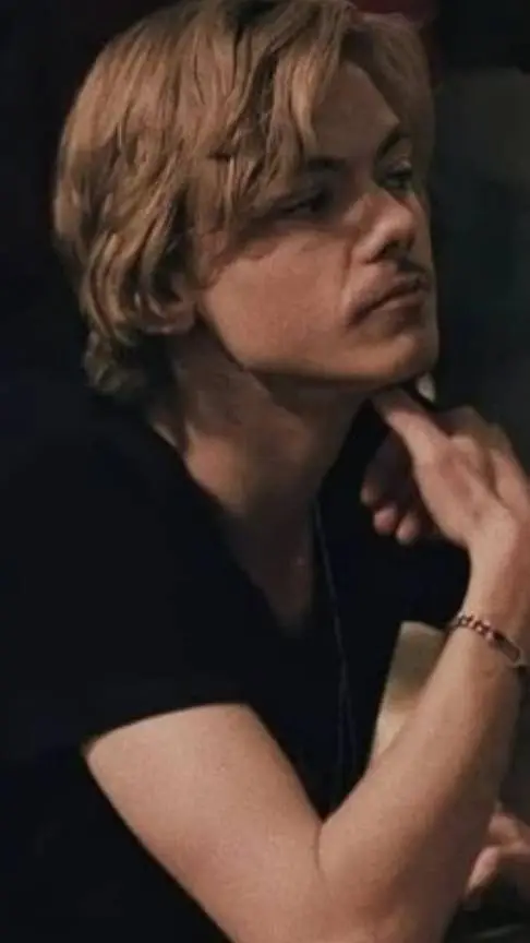 ai character: benny watts background