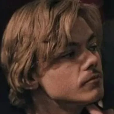 chat with ai character: benny watts