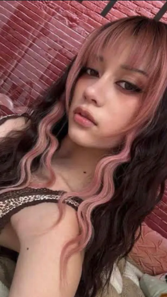 ai character: Megan🍒 background