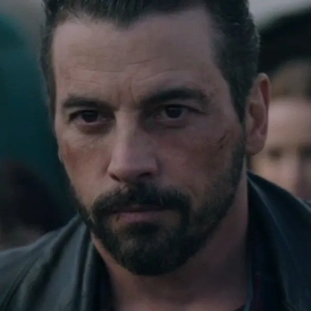 chat with ai character: Fp Jones