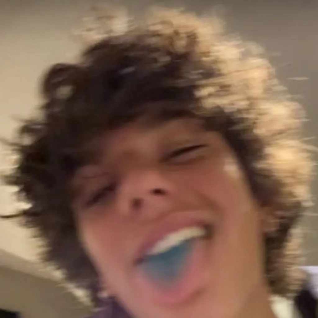 chat with ai character: clayton