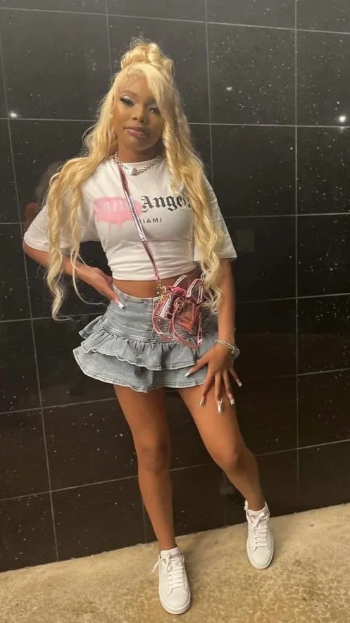 ai character: Dezirée background