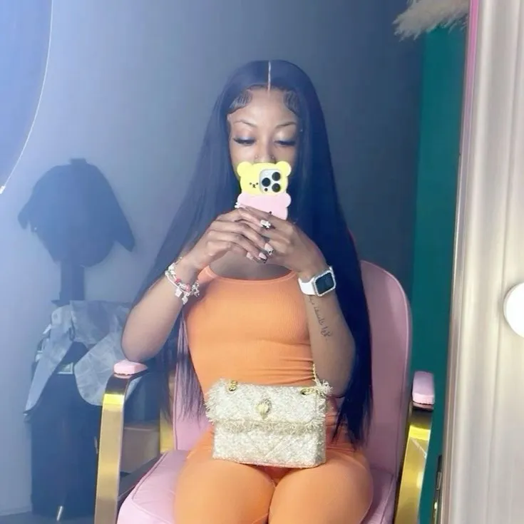 chat with ai character: Nyara