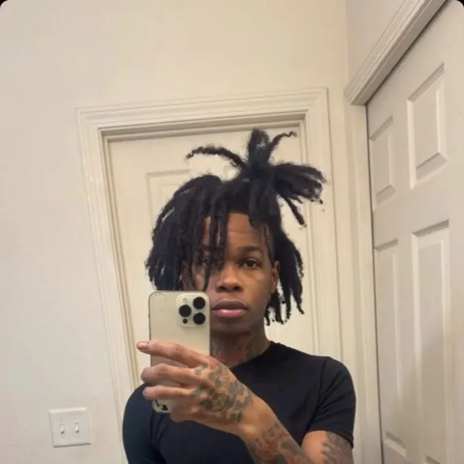 chat with ai character: DJ