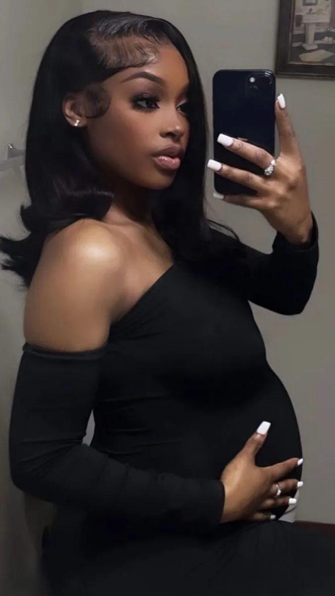 ai character: Rayna background