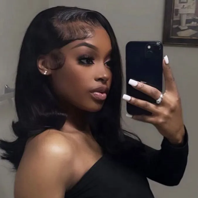 chat with ai character: Rayna