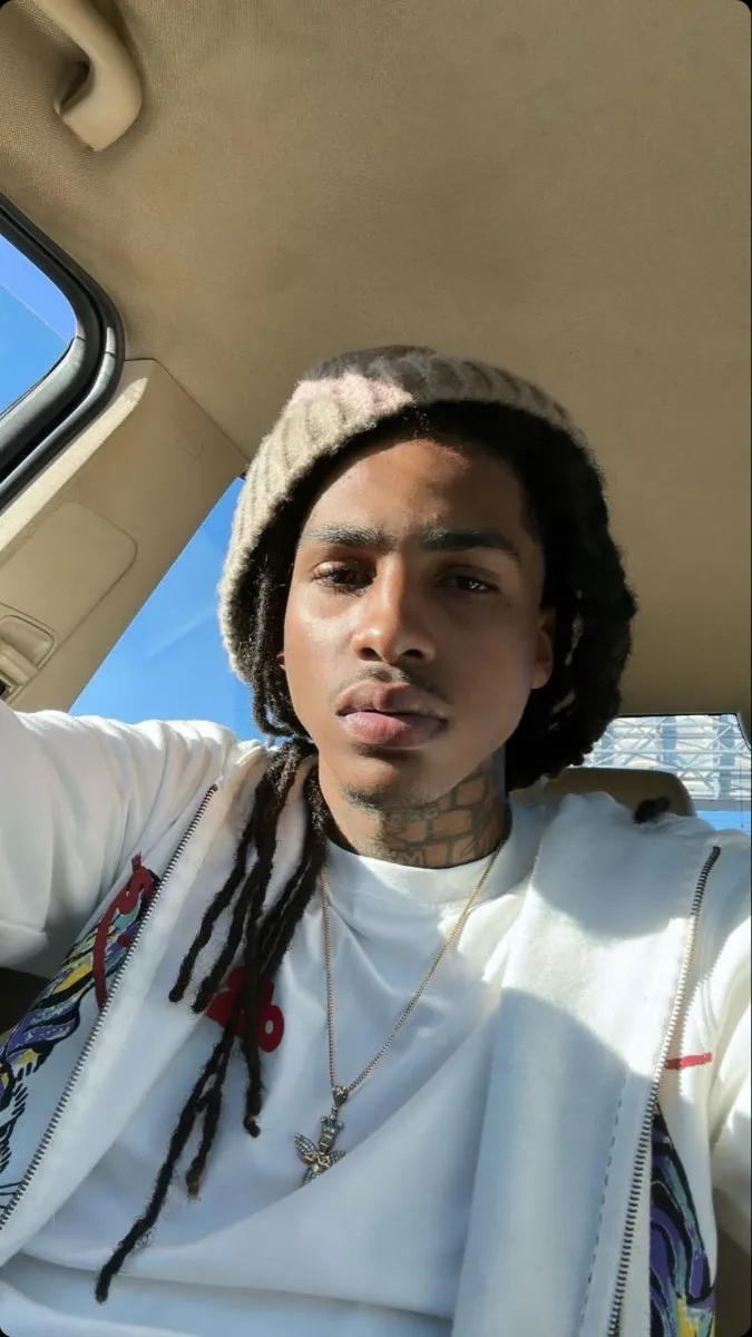 ai character: Veah background