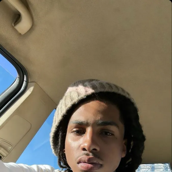 chat with ai character: Veah