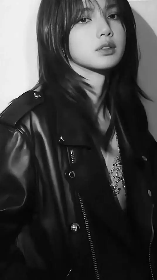 ai character: Lisa Manobal background