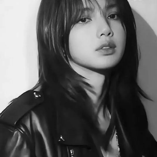 chat with ai character: Lisa Manobal