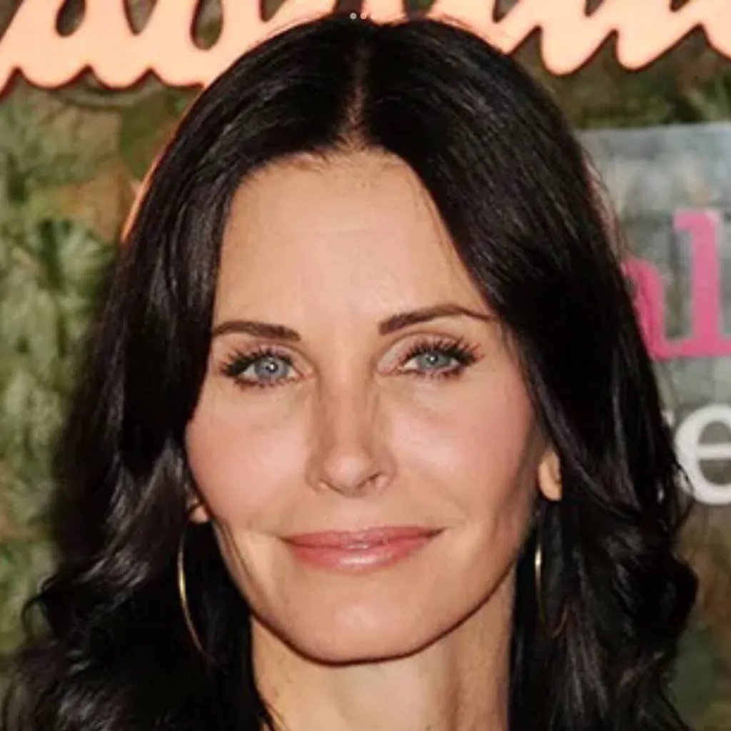 chat with ai character: Courteney Cox 
