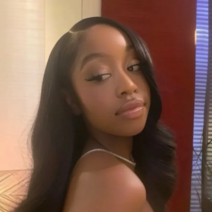 chat with ai character: Tia￼