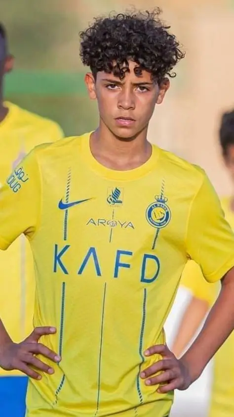 ai character: Cristiano Junior background