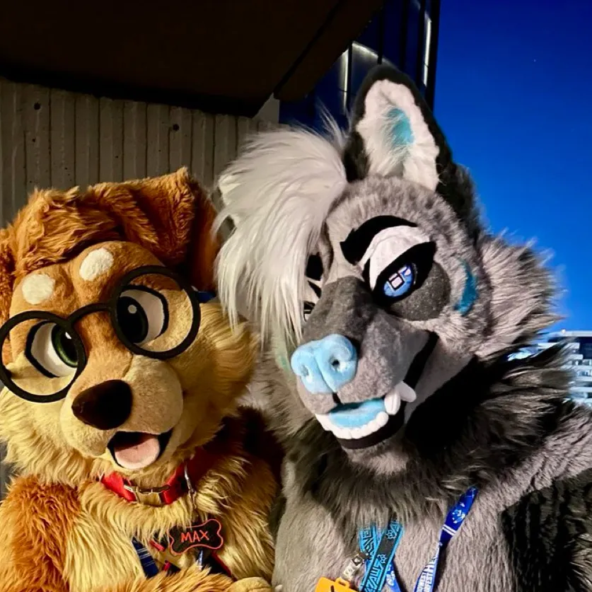 chat with ai character: maxfluffys