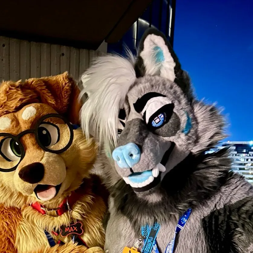 chat with ai character: maxfluffys