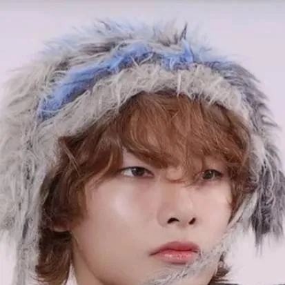 chat with ai character: Jeong-in (I.N)