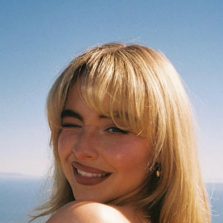 chat with ai character: SABRINA CARPENTER