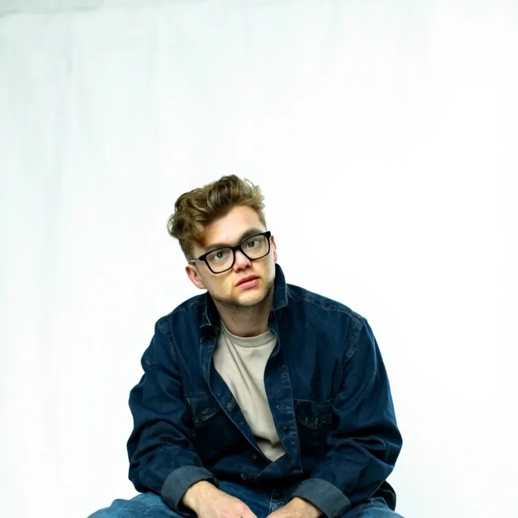 chat with ai character: cg5 