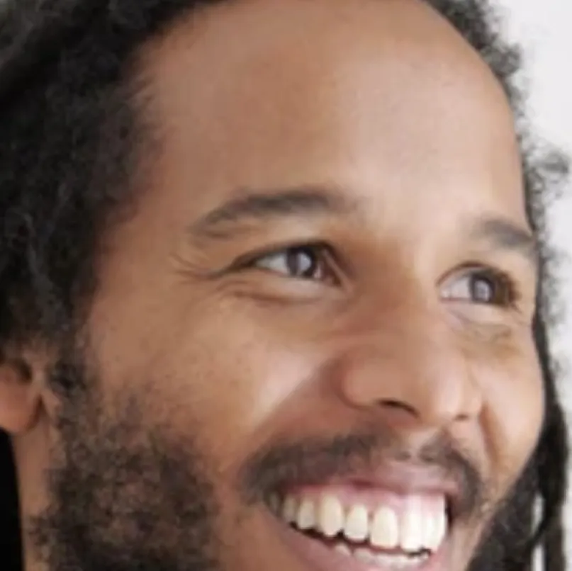 chat with ai character: Ziggy Marley 