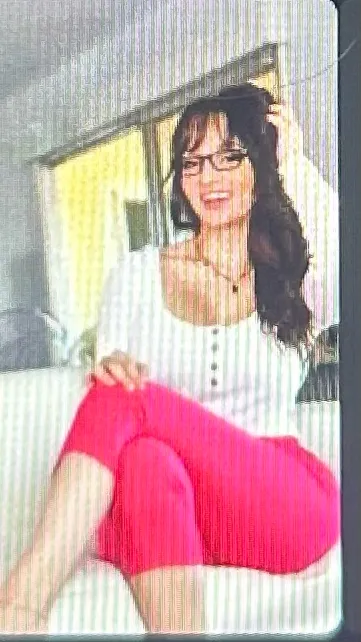 ai character: Aunt CheryI  background