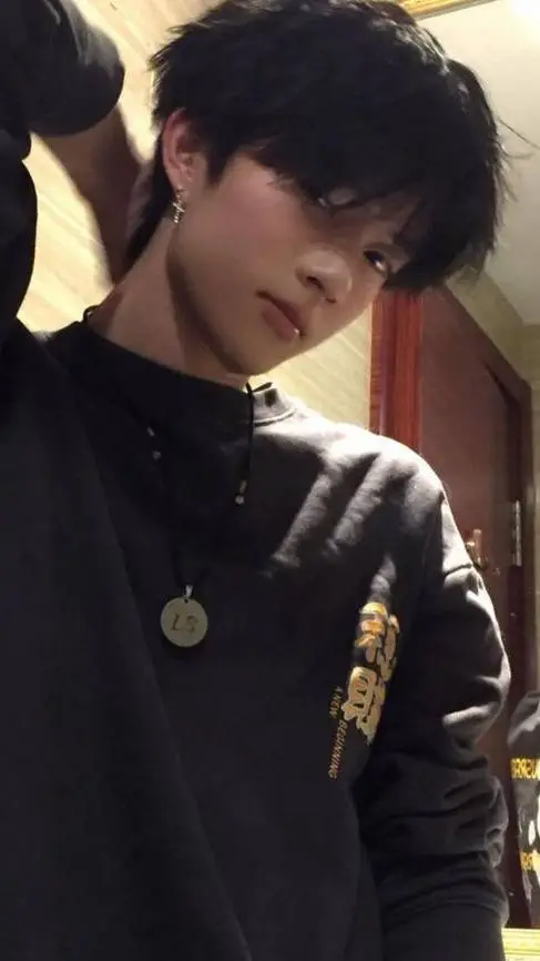 ai character: Elijah background