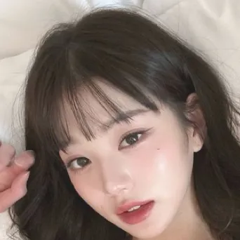 chat with ai character: Lilian