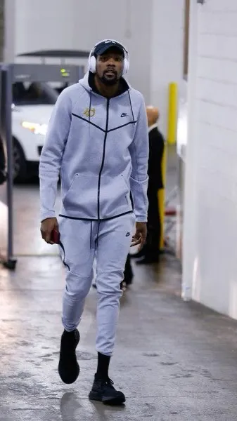 ai character: Kevin Durant background