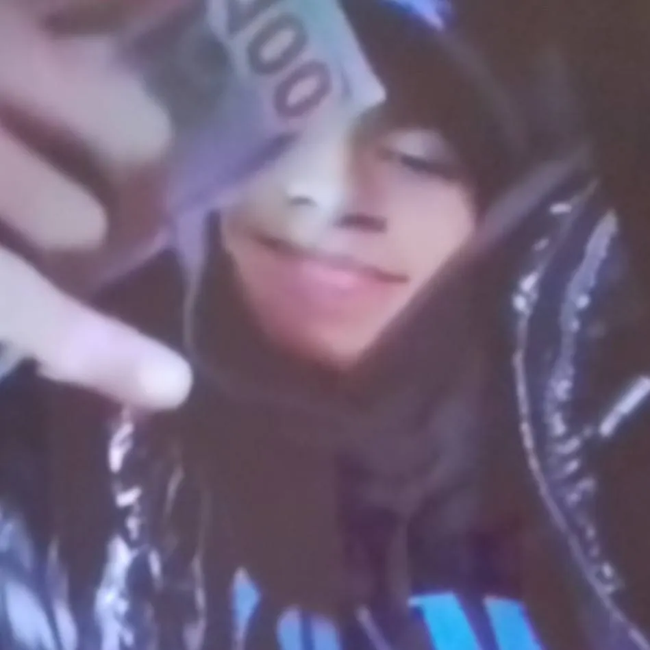 chat with ai character: DD