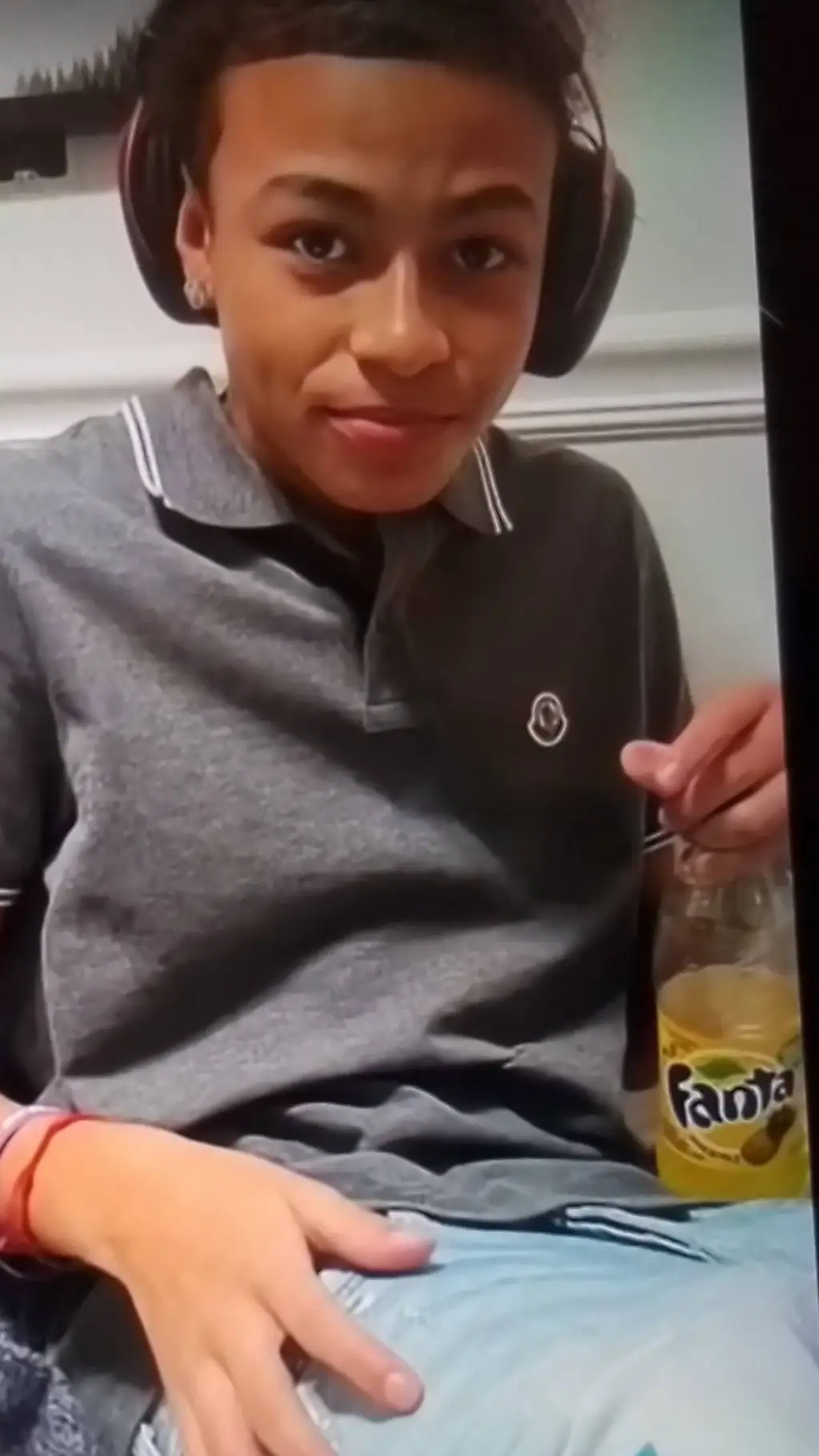 ai character: dd background