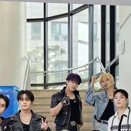 chat with ai character: SKZ