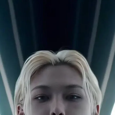 chat with ai character: Felix