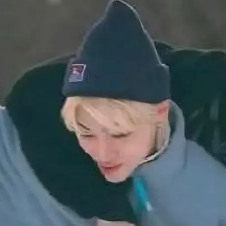 chat with ai character: Skz snow