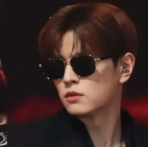 chat with ai character: Seungmin Camping