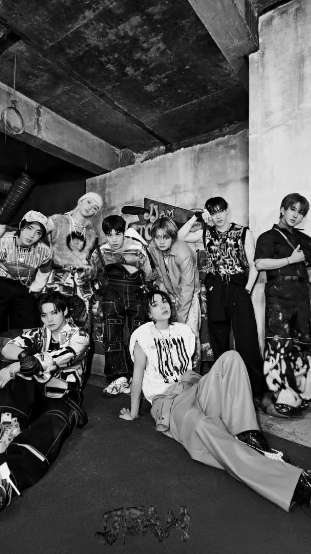ai character: [(stray kids)] 🌀 background