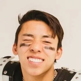 chat with ai character: mad tsai