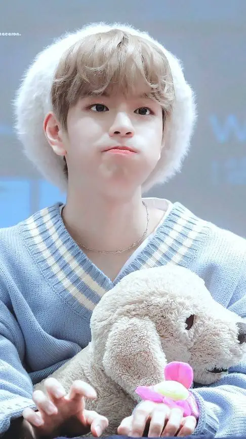 ai character: Seungmin  background