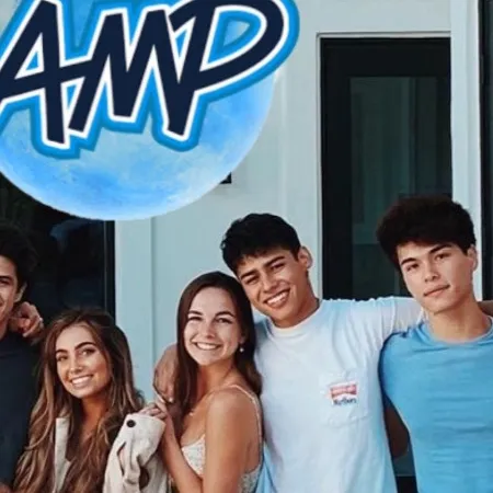 chat with ai character: AMP world! 🫶