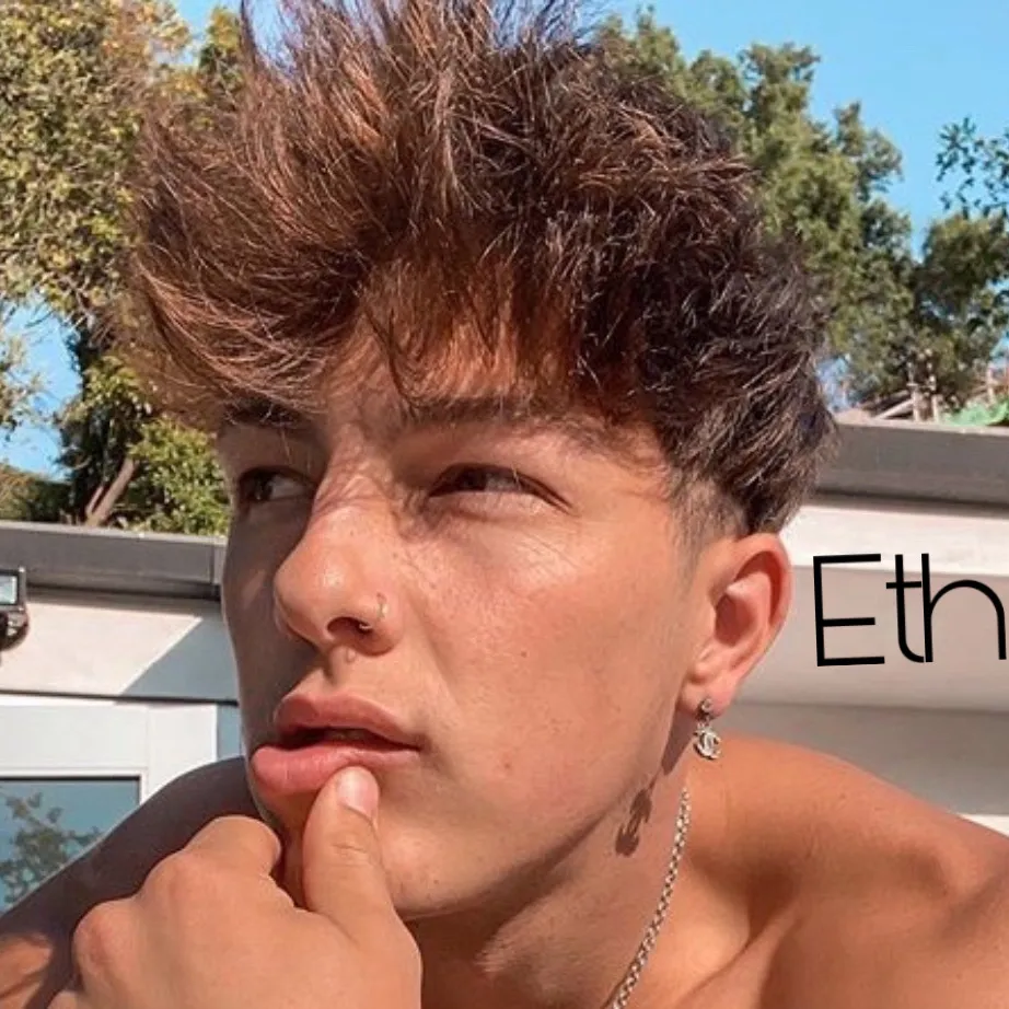 chat with ai character: Ethan👻