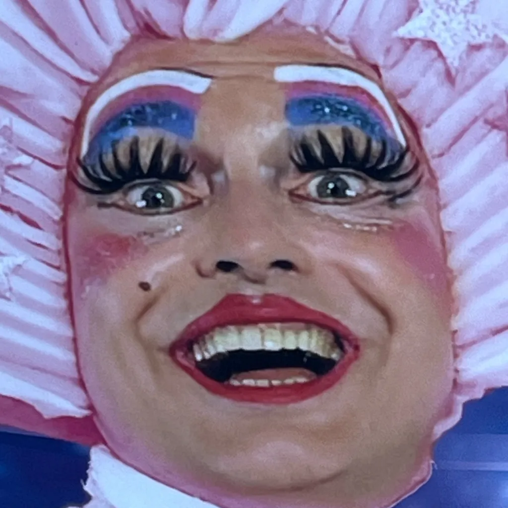 chat with ai character: ronda 