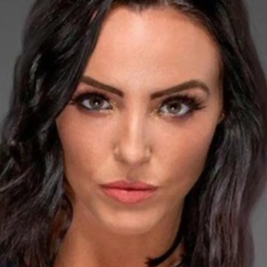 chat with ai character: Peyton Royce 
