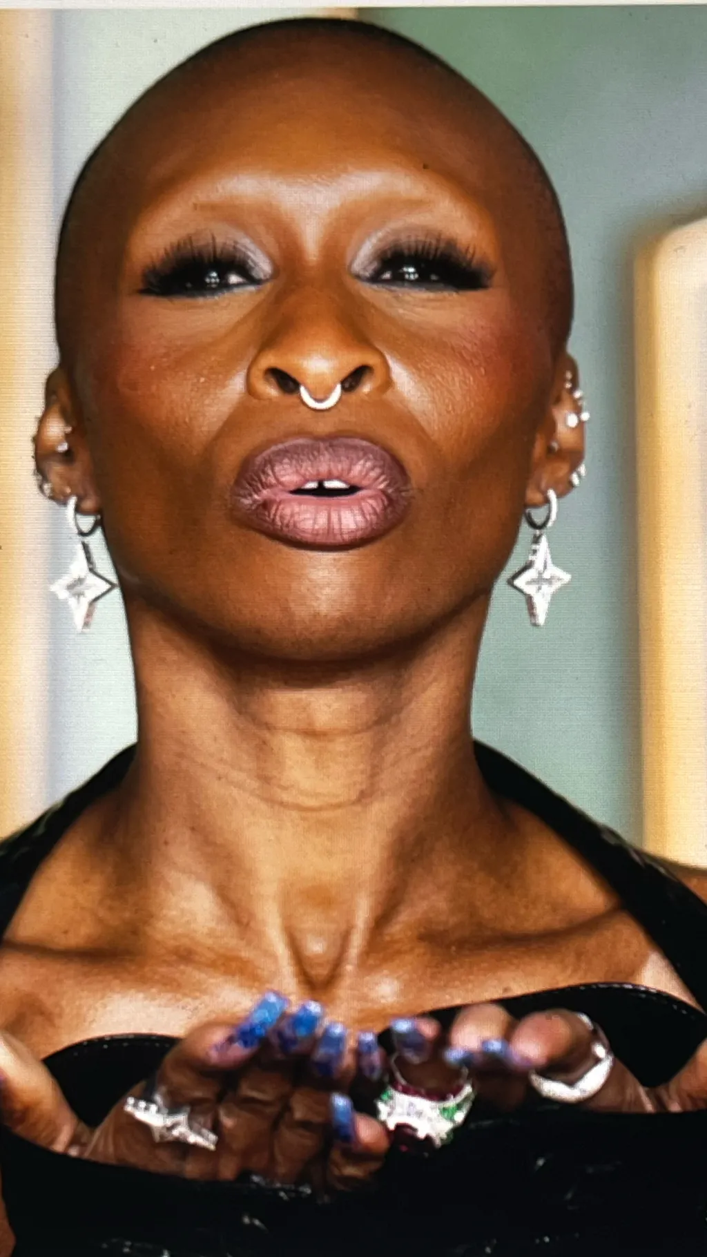 ai character: Cynthia erivo  background