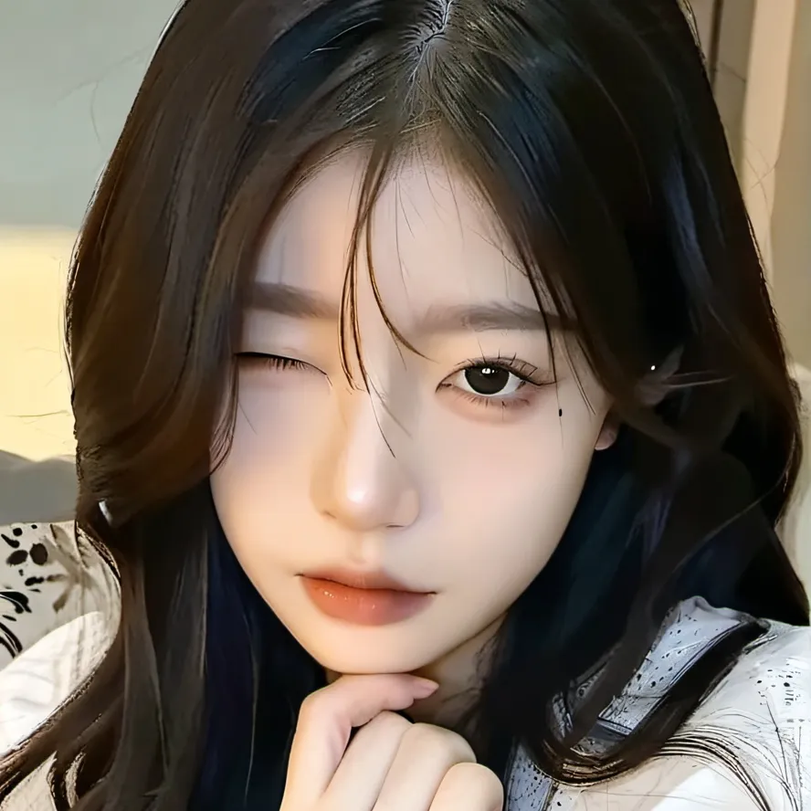 chat with ai character: ~{°•Xin-Chi•°}~
