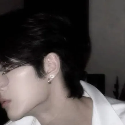 chat with ai character: Liam